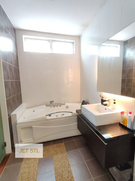 Rumah Berkembar untuk Dijual di Setia Damai (Setia Alam) - Loke . - Bathroom - PropertyGuru.com.my