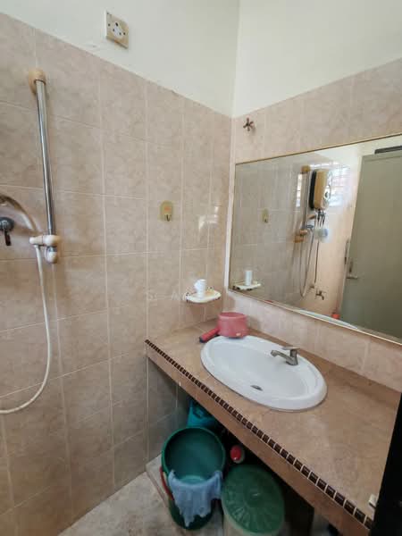 1-storey Terraced House for Sale in Taman Sri Perkasa (Ipoh) - Sam . - Bathroom - PropertyGuru.com.my