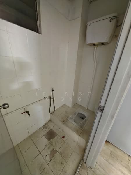 Shop for Rent in Sungai Buloh (Selangor) - Lee Sing Siong - Bathroom - PropertyGuru.com.my