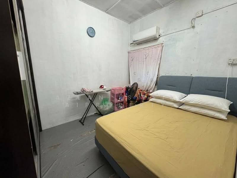 1-storey Terraced House for Sale in Taman Sri Amar (Johor Bahru) - Azlan Ismail aiproperty - Bedroom - PropertyGuru.com.my