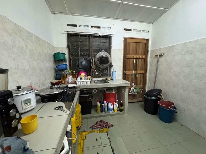 1-storey Terraced House for Sale in Taman Sri Amar (Johor Bahru) - Azlan Ismail aiproperty - Kitchen - PropertyGuru.com.my