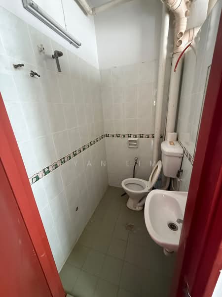Shop / Office for Rent in Taman Desa (Kuala Lumpur) - Ryan Lim - Bathroom - PropertyGuru.com.my