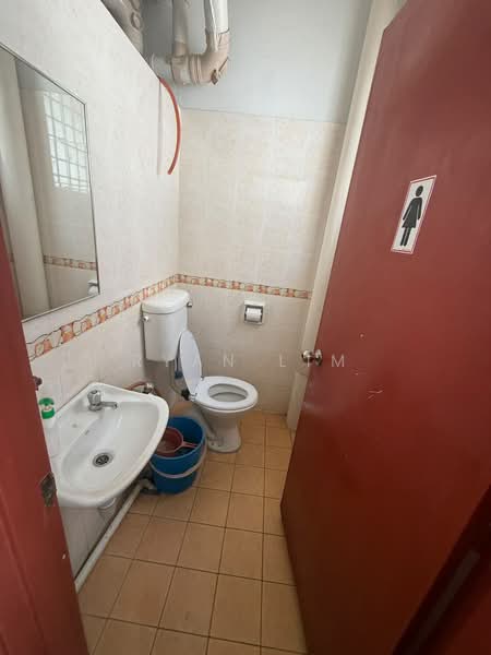 Shop / Office for Rent in Taman Desa (Kuala Lumpur) - Ryan Lim - Bathroom - PropertyGuru.com.my