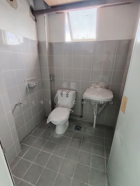 Warehouse for Rent in Kota Kinabalu (Sabah) - Derek Chung - Bathroom - PropertyGuru.com.my