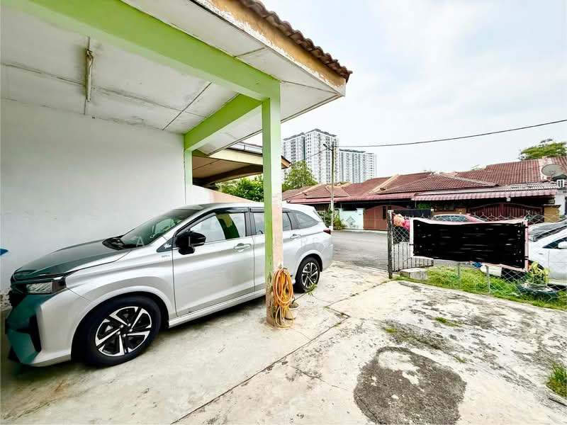 Rumah Teres 1 Tingkat untuk Dijual di Bandar Rinching Seksyen 5 (Semenyih) - Azli Ibrahim - Exterior - PropertyGuru.com.my