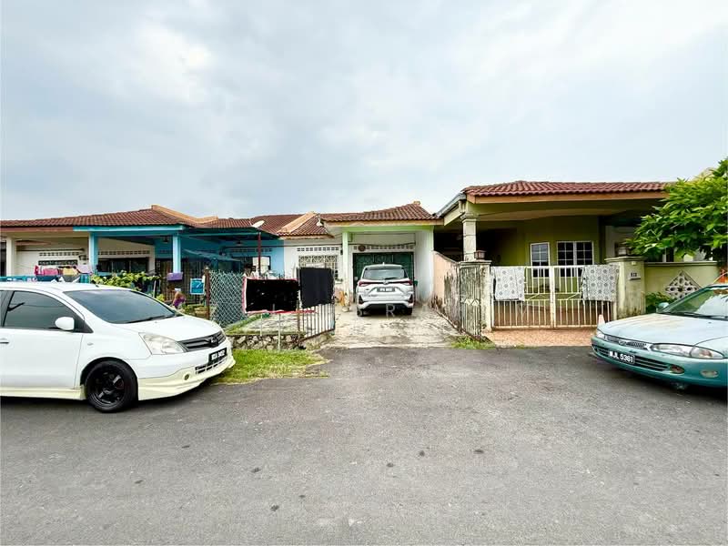 Rumah Teres 1 Tingkat untuk Dijual di Bandar Rinching Seksyen 5 (Semenyih) - Azli Ibrahim - Exterior - PropertyGuru.com.my