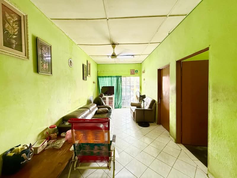 Rumah Teres 1 Tingkat untuk Dijual di Bandar Rinching Seksyen 5 (Semenyih) - Azli Ibrahim - Living Room - PropertyGuru.com.my