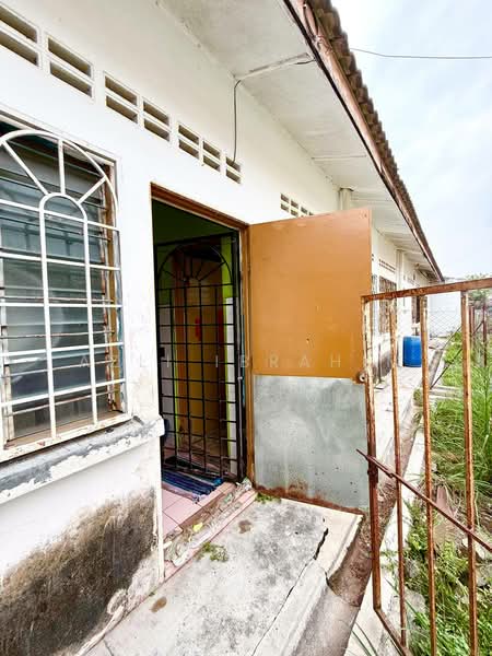 Rumah Teres 1 Tingkat untuk Dijual di Bandar Rinching Seksyen 5 (Semenyih) - Azli Ibrahim - Exterior - PropertyGuru.com.my