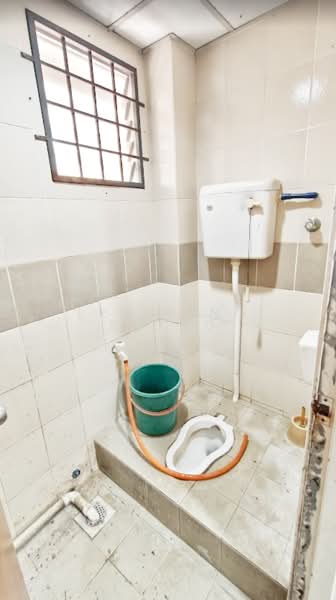 Shop for Rent in Sungai Buloh (Selangor) - Lee Sing Siong - Bathroom - PropertyGuru.com.my