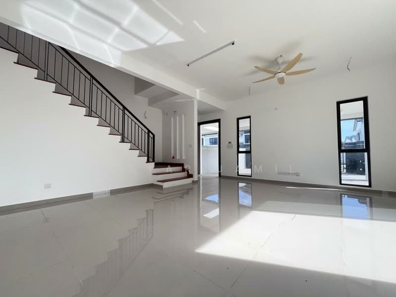 Cluster House for Sale in Shah Alam (Selangor) - Amsyar Jamil - Living Room - PropertyGuru.com.my