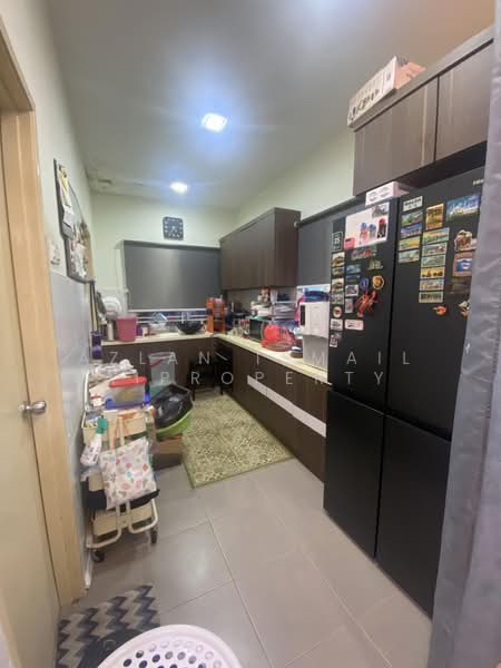 Rumah Teres 2 Tingkat untuk Dijual di Taman Seri Austin (Tebrau) - Azlan Ismail aiproperty - Kitchen - PropertyGuru.com.my