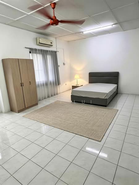 2-storey Terraced House for Rent in Taman Putri Kulai (Kulai) - Lui Lui - Master Bedroom - PropertyGuru.com.my