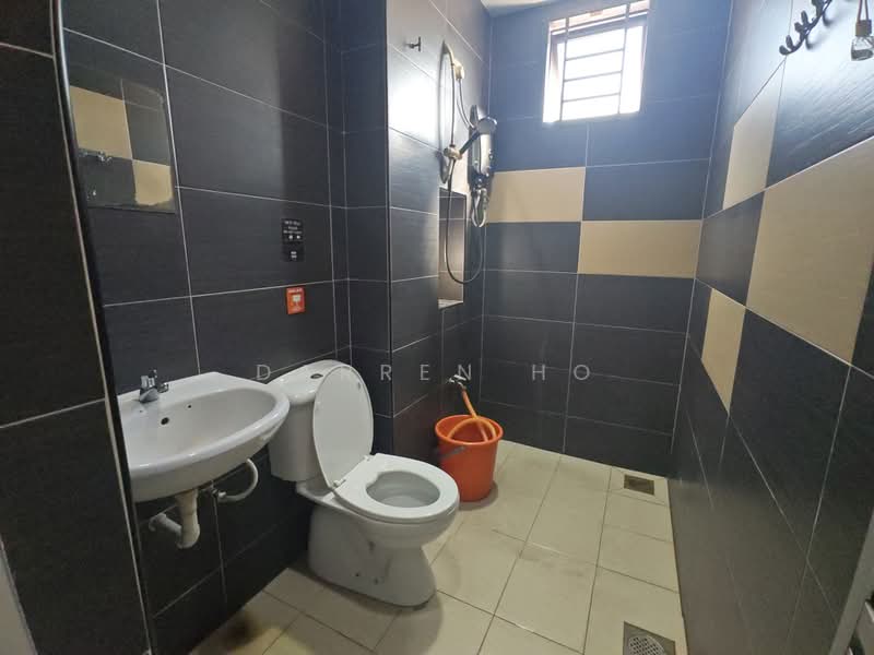 Rumah Teres 2 Tingkat untuk Dijual di Taman Pelangi Indah (Ulu Tiram) - Darren Ho - Bathroom - PropertyGuru.com.my