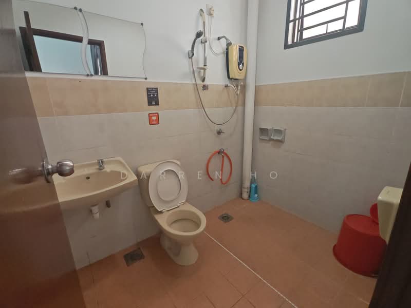 Rumah Teres 2 Tingkat untuk Dijual di Taman Pelangi Indah (Ulu Tiram) - Darren Ho - Bathroom - PropertyGuru.com.my