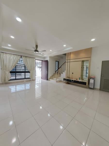 Rumah Teres 2-Tingkat untuk Dijual di Taman Austin Duta (Tebrau) - Zack Chow - Living Room - PropertyGuru.com.my