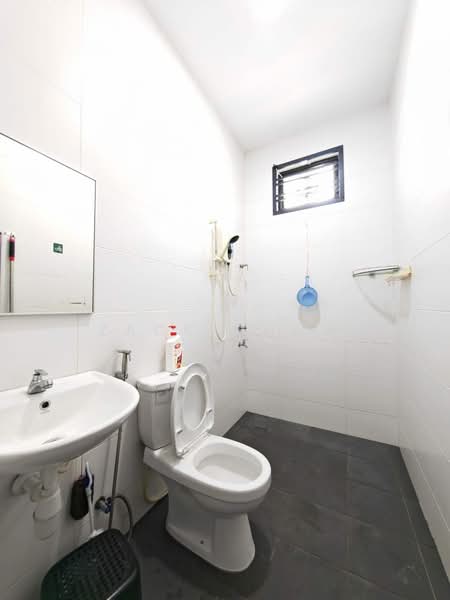 Rumah Teres 2-Tingkat untuk Dijual di Taman Austin Duta (Tebrau) - Zack Chow - Bathroom - PropertyGuru.com.my
