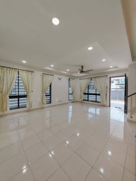 Rumah Teres 2-Tingkat untuk Dijual di Taman Austin Duta (Tebrau) - Zack Chow - Living Room - PropertyGuru.com.my