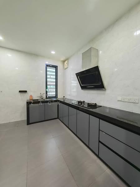 Rumah Teres 2-Tingkat untuk Dijual di Taman Austin Duta (Tebrau) - Zack Chow - Kitchen - PropertyGuru.com.my