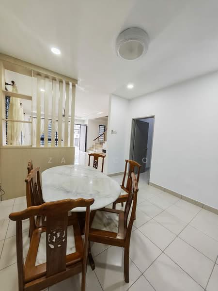 Rumah Teres 2-Tingkat untuk Dijual di Taman Austin Duta (Tebrau) - Zack Chow - Dining Room - PropertyGuru.com.my