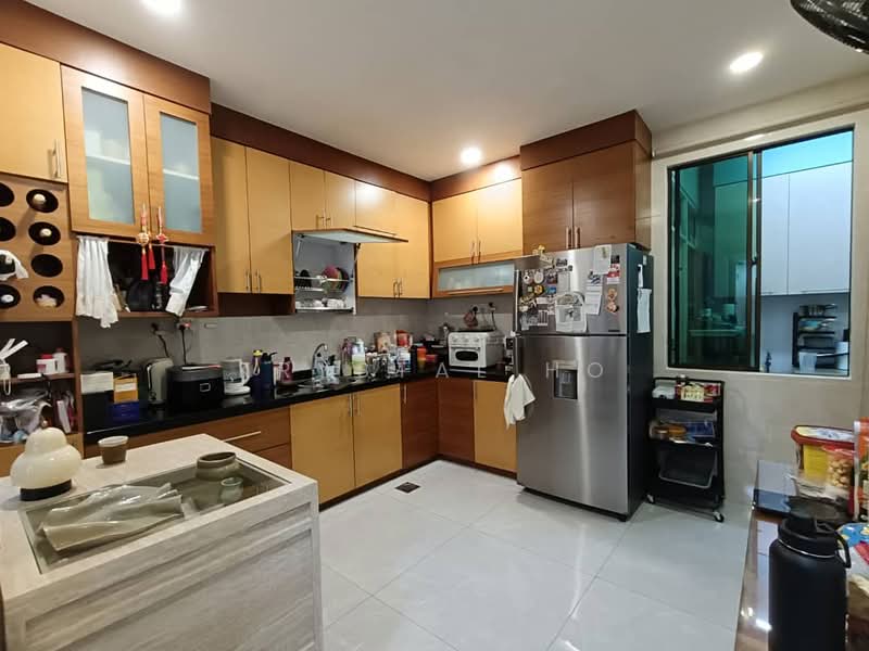 Cluster House for Sale in Austin Heights (Tebrau) - Krystal Ho - Kitchen - PropertyGuru.com.my