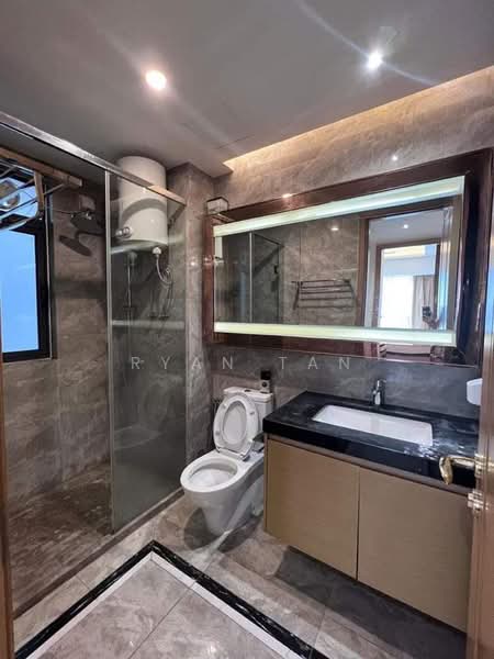 Kondominium untuk Dijual di R&F Princess Cove Phase 2-Seine Region - Ryan Tan - Bathroom - PropertyGuru.com.my