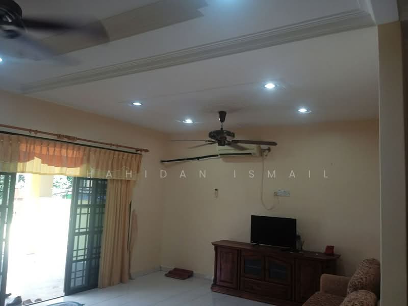 Rumah Teres 2.5 Tingkat untuk Dijual di Seri Manjung (Perak) - Shahidan Ismail - Living Room - PropertyGuru.com.my