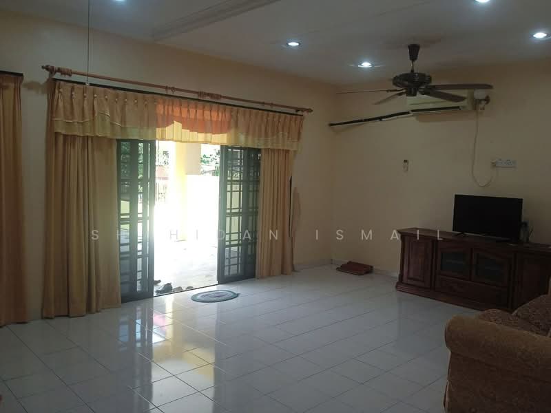 Rumah Teres 2.5 Tingkat untuk Dijual di Seri Manjung (Perak) - Shahidan Ismail - Living Room - PropertyGuru.com.my