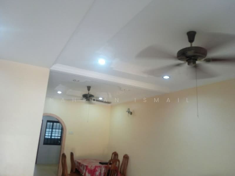 Rumah Teres 2.5 Tingkat untuk Dijual di Seri Manjung (Perak) - Shahidan Ismail - Living Room - PropertyGuru.com.my