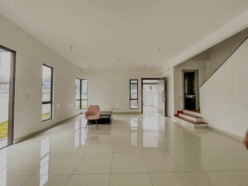 Cluster House for Sale in Shah Alam (Selangor) - Amsyar Jamil - Living Room - PropertyGuru.com.my