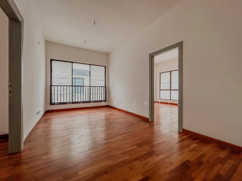 Cluster House for Sale in Shah Alam (Selangor) - Amsyar Jamil - Living Room - PropertyGuru.com.my