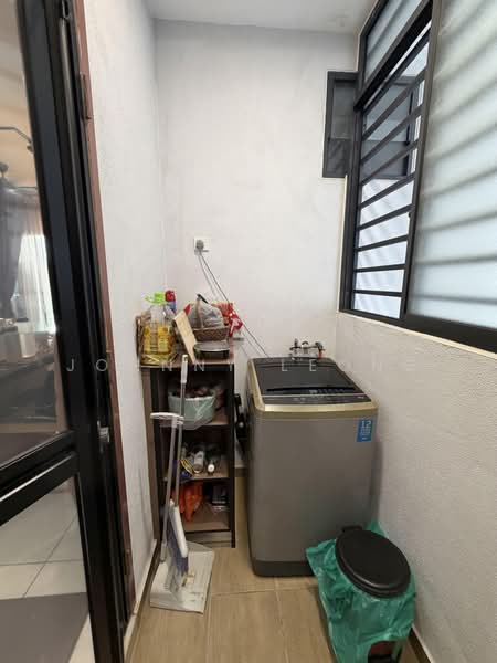 Servis Apartment untuk Dijual di B11 Parkland Residence - Johnny Leong - Balcony - PropertyGuru.com.my