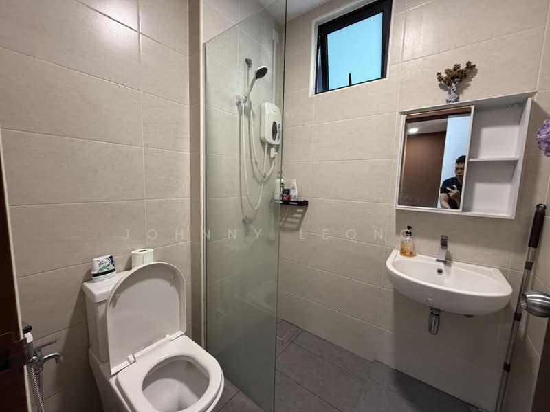Servis Apartment untuk Dijual di B11 Parkland Residence - Johnny Leong - Bathroom - PropertyGuru.com.my