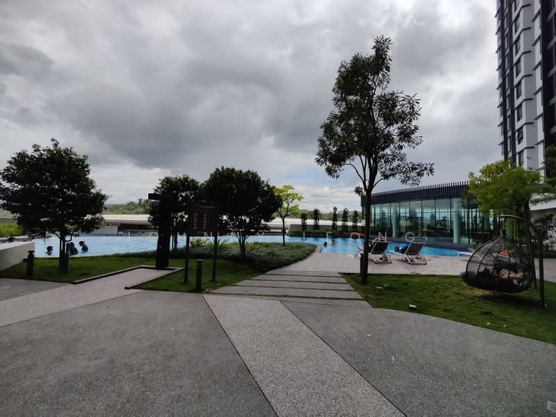 Servis Apartment untuk Dijual di B11 Parkland Residence - Johnny Leong - Pool - PropertyGuru.com.my