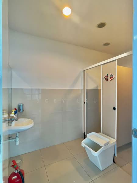 Pejabat untuk Dijual di Petaling Jaya (Selangor) - Boey Lau - Bathroom - PropertyGuru.com.my