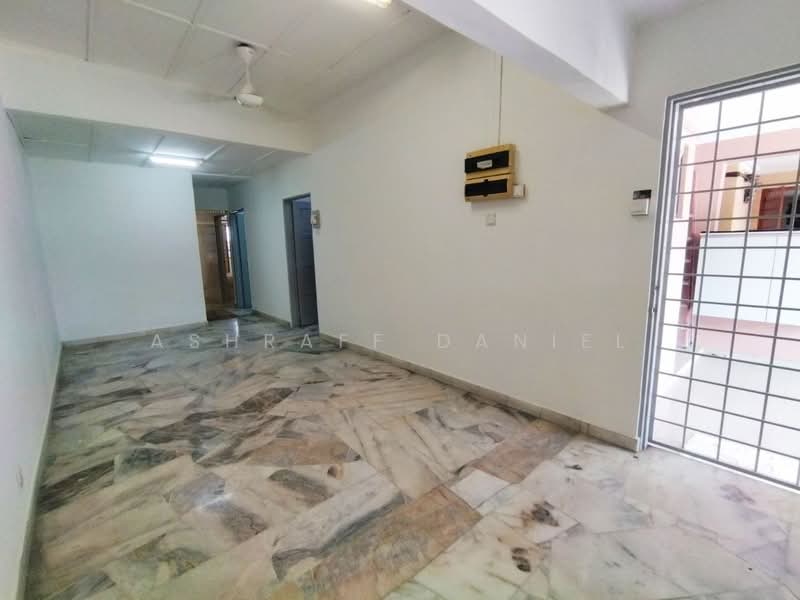Rumah Teres 1 Tingkat untuk Dijual di Puchong Perdana (Selangor) - Ashraff Daniel - Living Room - PropertyGuru.com.my