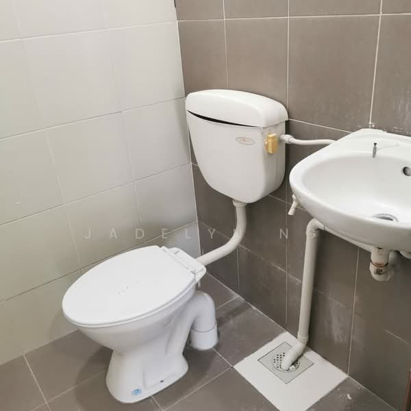 2-storey Terraced House for Rent in Kelapa Sawit (Kulai) - Jadelyn Ng - Bathroom - PropertyGuru.com.my