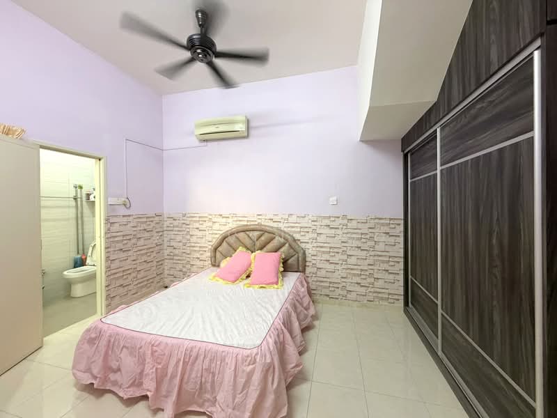 Rumah Teres 2 Tingkat untuk Dijual di Taman Juta Intan (Teluk Intan) - Kelvin Foo - Bedroom - PropertyGuru.com.my