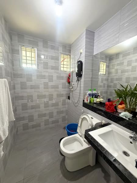 Rumah Teres 2 Tingkat untuk Dijual di Taman Juta Intan (Teluk Intan) - Kelvin Foo - Bathroom - PropertyGuru.com.my
