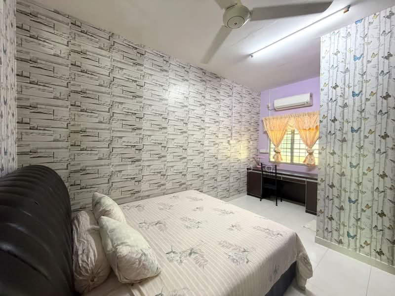 Rumah Teres 2 Tingkat untuk Dijual di Taman Juta Intan (Teluk Intan) - Kelvin Foo - Bedroom - PropertyGuru.com.my