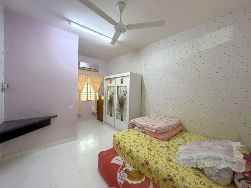 Rumah Teres 2 Tingkat untuk Dijual di Taman Juta Intan (Teluk Intan) - Kelvin Foo - Bedroom - PropertyGuru.com.my