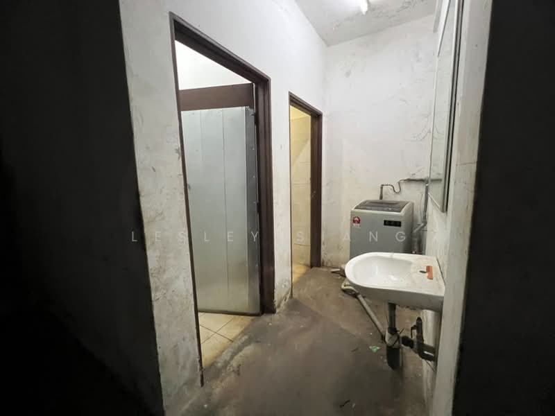 Factory for Rent in Kempas Lama (Johor Bahru) - Lesley Siang - Bathroom - PropertyGuru.com.my