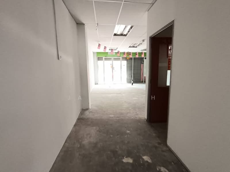 Shop / Office for Rent in Taman Pandan Perdana (Ampang) - James Loh - Corridor - PropertyGuru.com.my
