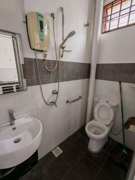 Rumah Teres 2 Tingkat untuk Disewa di Taman Sri Pulai Perdana (Skudai) - Elvis Sim - Bathroom - PropertyGuru.com.my