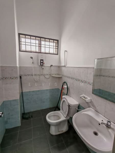 Rumah Teres 2 Tingkat untuk Disewa di Taman Sri Pulai Perdana (Skudai) - Elvis Sim - Bathroom - PropertyGuru.com.my