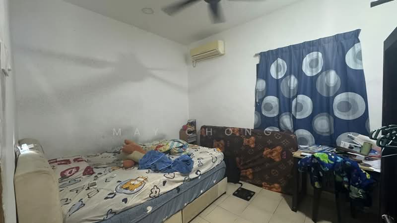 Rumah Teres 1 Tingkat untuk Dijual di Taman Ungku Tun Aminah (Skudai) - May Chong - Bedroom - PropertyGuru.com.my