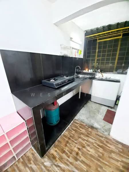 Flat for Sale at Pangsapuri Sri Meranti - Wesley Fu - Kitchen - PropertyGuru.com.my