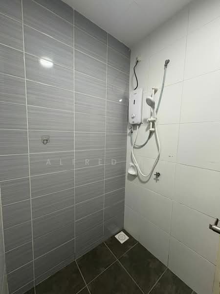 Service Residence for Sale at Sky Oasis Residence (Pangsapuri Oasis 1) - Alfred Yap - Bathroom - PropertyGuru.com.my
