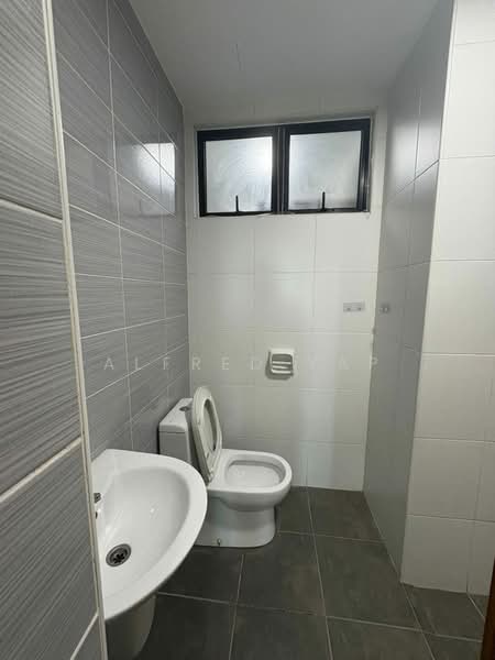 Service Residence for Sale at Sky Oasis Residence (Pangsapuri Oasis 1) - Alfred Yap - Bathroom - PropertyGuru.com.my