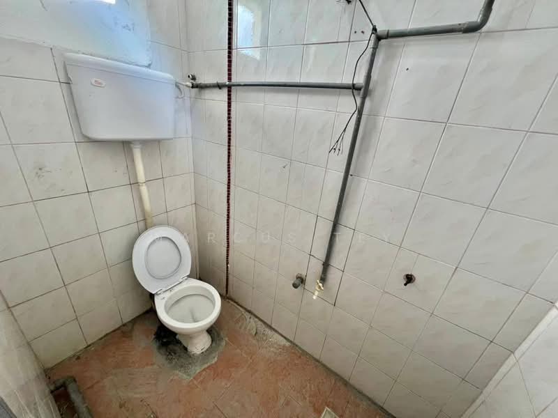 Flat for Sale at Taman Cendana - Marcus Tey - Bathroom - PropertyGuru.com.my