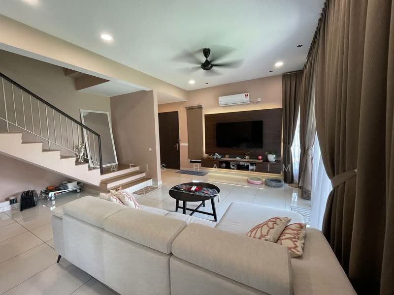 2-storey Terraced House for Sale in Elmina (Shah Alam) - Nafis Hashim - Living Room - PropertyGuru.com.my